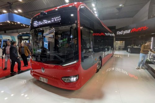 MG, MG Debut di Busworld, Tampilkan Bus Listrik iEV12 dan Sasis B12E