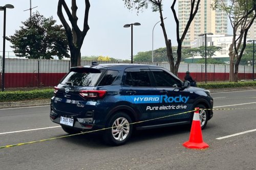 Test Drive, Rocky Hybrid Masih Jadi Magnet di Area Test Drive GIIAS 2026