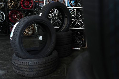 Mengapa Ban Mobil Listrik Lebih Cepat Aus?