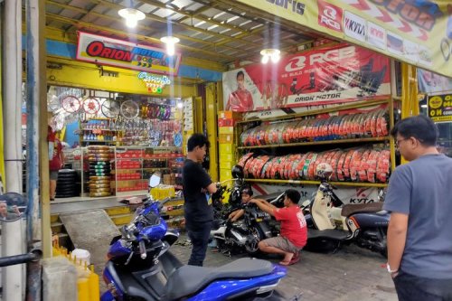 Tantangan Pelayanan Shockbreaker Bengkel untuk Pemilik Motor Wanita
