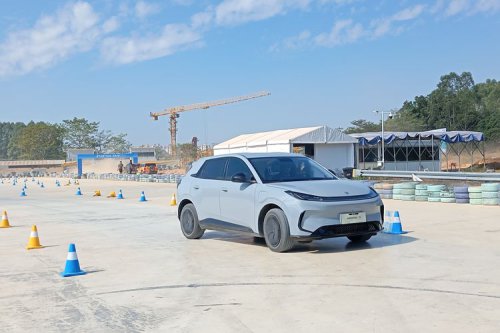 Uji Coba Arcfox T1: Inovasi Mobil Listrik dari BAIC Indonesia