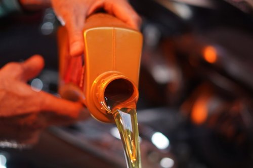 Jangan Tertipu, Ini Cara Bedakan Oli Asli dan Palsu Pertamina