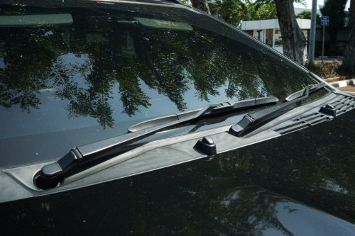 Jangan Langsung Pakai Wiper Saat Kaca Mobil Tertutup Abu Vulkanik