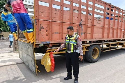 Bahu Jalan Tol Bukan Tempat Parkir Truk, Ini Aturannya