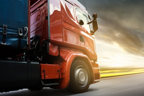 Video Truk Tabrak Motor di Cikarang, Komedian Gilang Gombloh Jadi Korban