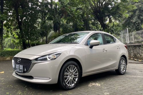Toyota, Toyota Vios, Mazda, Mazda 2, Komparasi Toyota Vios Hybrid dan Mazda 2 Sedan