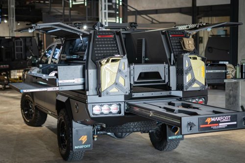 Toyota, Toyota Hilux, Maxfort Ubah Toyota Hilux Jadi Kendaraan Taktis