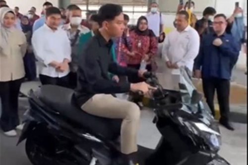 BYD Respons Insiden Mobil Listrik Terbakar, Gibran Jajal Motor Listrik