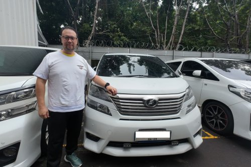 Cerita Cinta Pria Ini dengan Toyota Vellfire