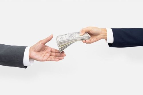 Jangan Pernah Transfer Uang ke Rekening Pribadi Sales Saat Beli Mobil
