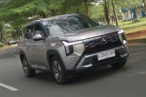 Eksion PHEV vs Destinator: Adu Performa Hybrid dan Mesin Turbo