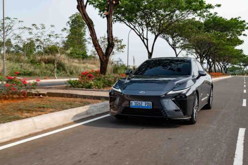 Kencan Singkat Dengan Lexus ES350: Resep Baru Sedan Terlaris Lexus