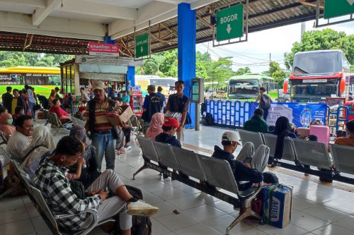 Natal 2025: Arus Mudik Mulai Padati Terminal Kampung Rambutan
