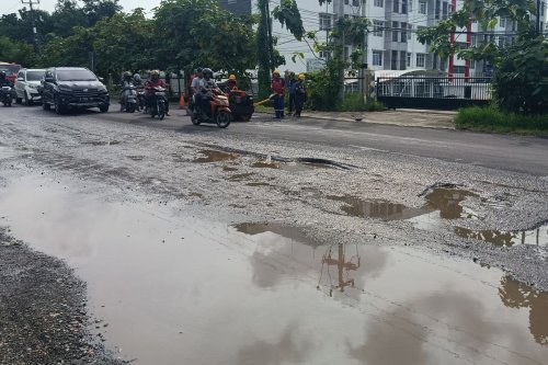 Hati-Hati Jalan Berlubang, Begini Cara Mengerem yang Benar