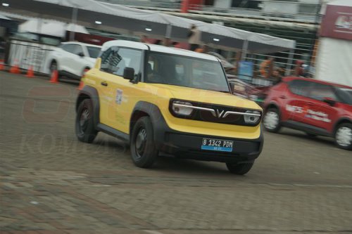 VinFast | VinFast VF3 | VinFast VF3 Diduga Patah Arm Usai Hantam Lubang Tol