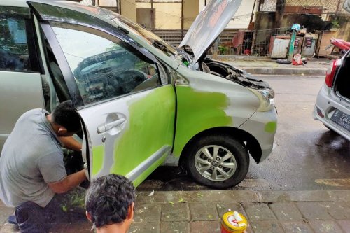 Cat Mobil Rusak Kena Cairan Kimia, Segini Biaya Perbaikannya