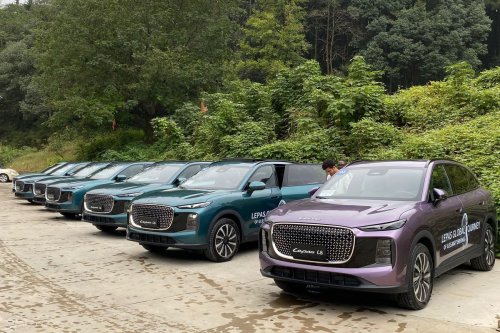 Lepas L8: Keseimbangan Desain dan Fungsi dalam SUV