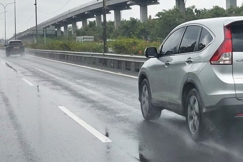 Musim Hujan Akhir Tahun, Waspada Aquaplaning di Jalan Tol