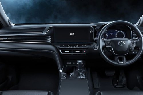 Toyota, Toyota Camry, Toyota Luncurkan Camry Bensin Terbaru, Simak Ubahannya