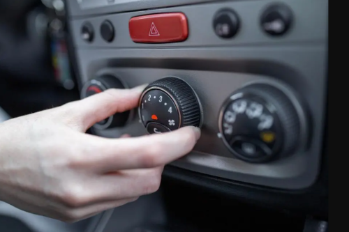 Bahaya Tidur di Dalam Mobil yang AC dan Mesin Menyala
