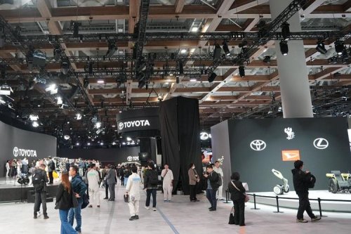 Toyota, Alasan Toyota Pertahankan Multi-Pathway di Tengah Arus Mobil Listrik