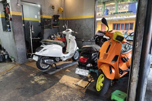 Periode Servis Vespa Matik untuk Harian: 2.000 Km atau 2 Bulan Sekali