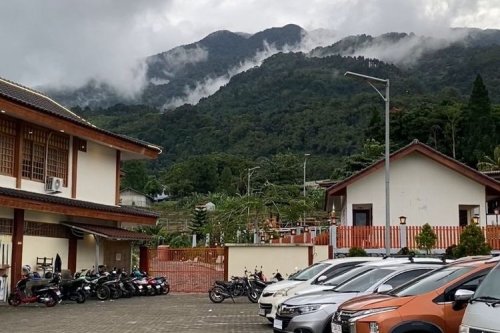 Kerap Macet Horor, Kenapa Orang Tidak Kapok Wisata ke Puncak?
