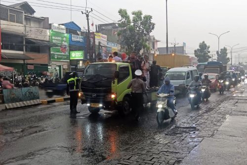 Massa Demo di DPR Masuk Jalan Tol Dalkot, Simak Jalur Alternatifnya