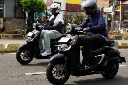 Kesalahan Umum Saat Menyalip Motor di Jalan Raya
