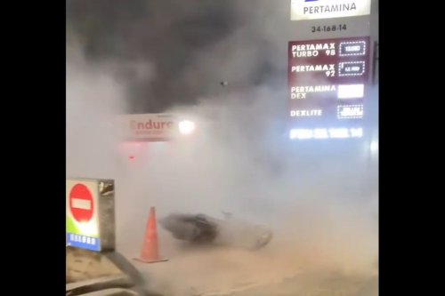 Viral, Video Sepeda Motor Terbakar di SPBU Cibubur