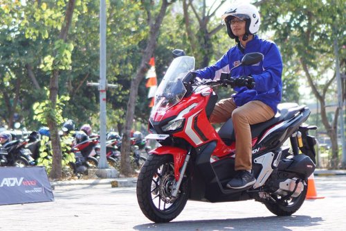 Disematkan Fitur HSTC, Ini Tips Panaskan Mesin Motor Honda ADV 160