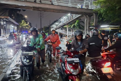 Ini yang Harus Dilakukan Saat Motor Matik Terendam Banjir
