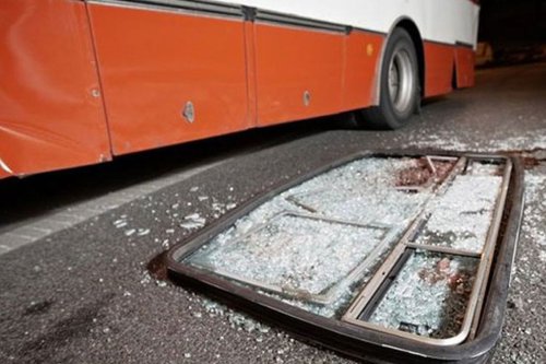 Bus Terguling di Tol Jombang-Mojokerto, Diduga Pecah Ban Belakang