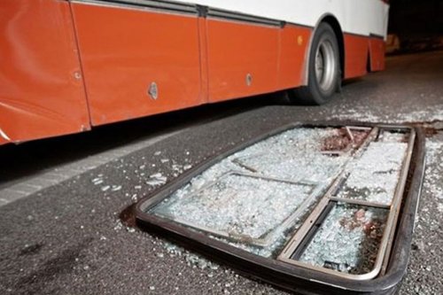Bus Terguling di Tol Jombang-Mojokerto, Diduga Pecah Ban Belakang