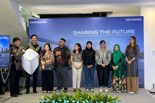 Changan Serahkan Lumin dan Deepal SO7 ke Konsumen Pertama di Indonesia