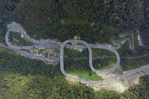 Jangan Rem Mendadak di Turunan: Pahami Penggunaan Gigi Rendah