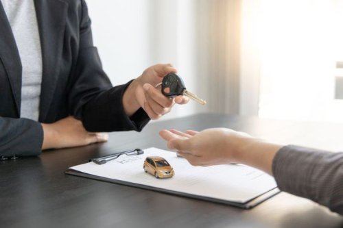 Tarif Sewa Mobil Nataru 2025: Fortuner dan Pajero Sport Jadi Favorit