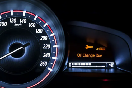 Jarak Vs Waktu, Kapan Oli Mesin Mobil Harus Diganti?