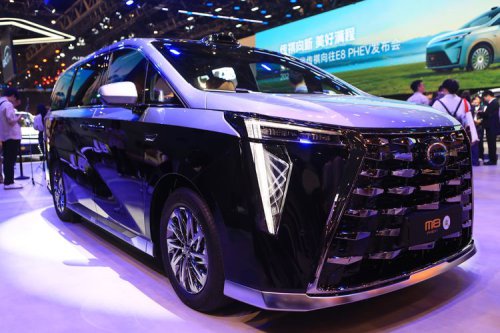 Adu Spesifikasi MPV Premium: GAC E9 PHEV VS Toyota Alphard