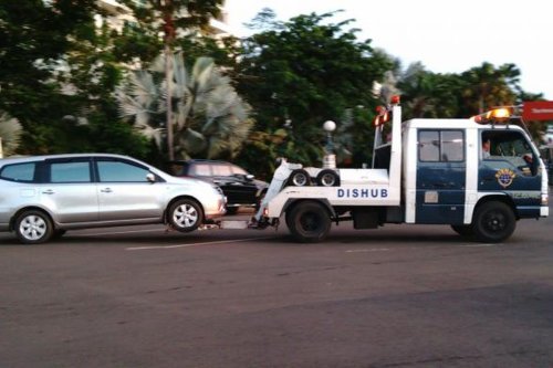 Alasan Mobil Matik Tidak Boleh Diderek Sembarangan