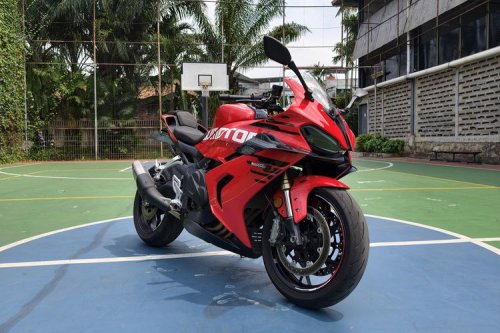 Kawasaki, Motor Sport, Kawasaki ZX-4RR vs QJMotor SRK 800 RR: Duel Motor Sport Rp 250 Juta