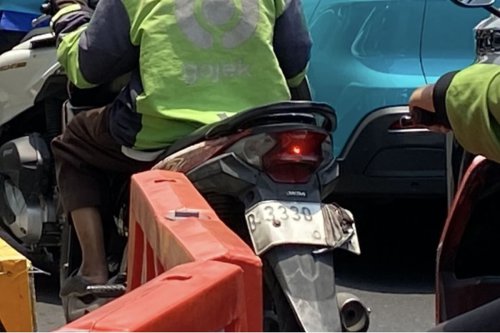 Fenomena Pengendara Motor Tutup Pelat Nomor di Jakarta