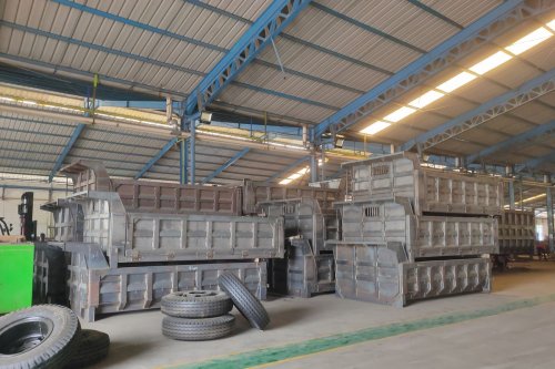 Truk China Jadi Mimpi Buruk Bagi Karoseri Indonesia