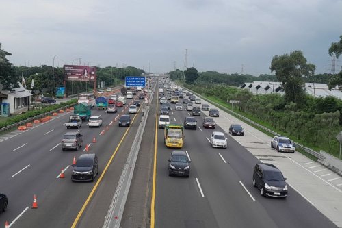 Mulai Padat, Contraflow Km 55–65 Tol Jakarta–Cikampek Diberlakukan