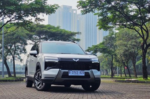 Wuling, Mitsubishi, Mitsubishi Destinator, PHEV atau Turbo? Wuling Eksion Vs Mitsubishi Destinator
