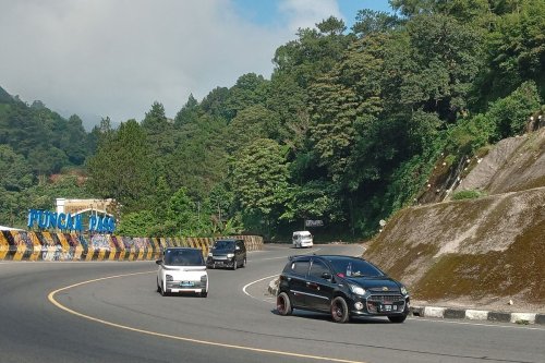 Rahasia Berkendara Mobil Listrik di Jalur Puncak yang Menantang