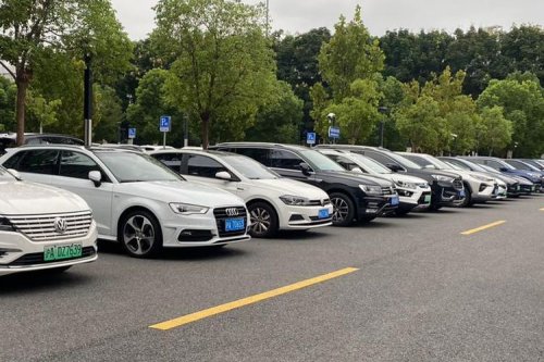 Beda dengan Indonesia, Ini Warna Pelat Nomor Mobil Listrik di China