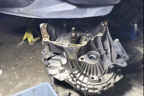 Apa Benar Mobil Matik Kopling Ganda Rawan Rusak Saat Terjang Banjir?