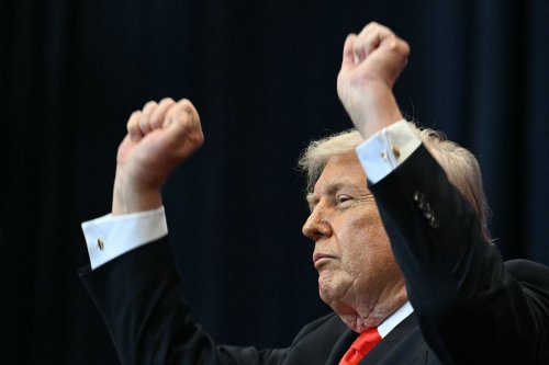 Trump Naikkan Tarif Impor Mobil Eropa Jadi 25 Persen