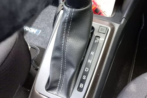 Teknik Aman Mengemudi Mobil Matik di Turunan